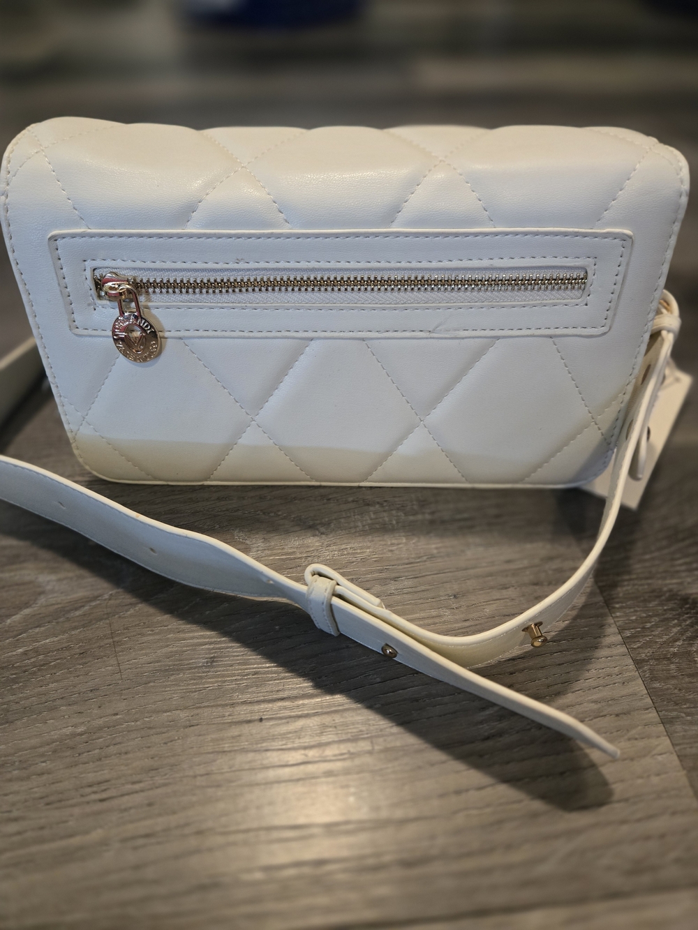 Valentino Orlandi White Quilted Crossbody Bag Gold Accent 9.5 X 5.5 - Picture 2 of 10